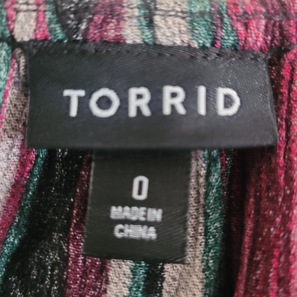 Torrid Multicolored Button Front Tie Closure Top Size 0 (M/L) - Picture 8 of 9